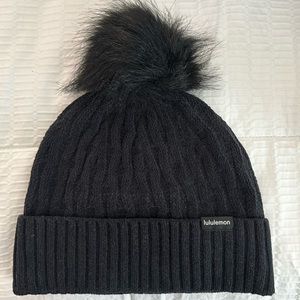 Lululemon Women’s Cable Knit Pom Beanie